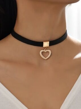 NEW! Trendy Gold Heart Pendant Black Choker Necklace 💛 A2-65